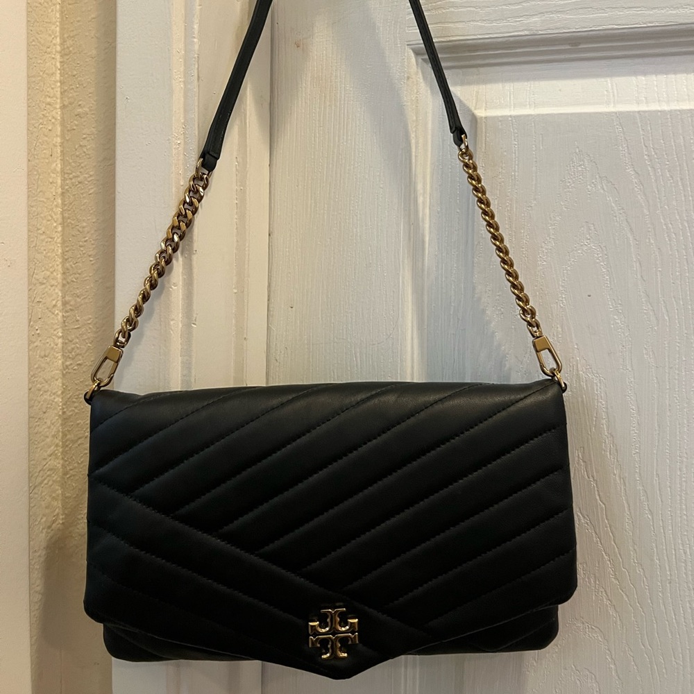 Only used once Tory Burch purse. Great condition. Practically new